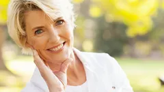 Menschen, die 20 Jahre jünger aussehen, als sie sind, vermeiden diese 6 Gewohnheiten