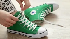 Links oder rechts: Welchen Schuh ziehst du zuerst an? Das verrät viel über deine Persönlichkeit