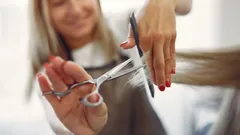 Spliss schneller, als die Haare wachsen: Diese Angewohnheit schädigt die Spitzen 3‑mal stärker