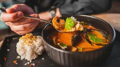 Tom Yam: Warum diese Suppe die ganze Welt erobert hat – und wie man sie richtig isst