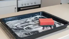 Fett auf dem Backblech ist in 3 Minuten weg: Dieses Hausmittel löst das Problem