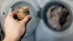 Waschen Sie Ihre Kleidung niemals auf diese Weise – und das ist der Grund