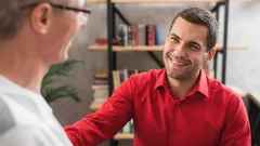 Die Psychologie des Tons: Warum Menschen Ihre Stimme vor Ihren Worten beurteilen