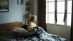 Frühes Aufstehen nach 50: Experten erklären, was passiert und wie Sie den Schlaf verbessern können