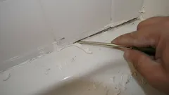 Silikonfugen werden in 30 Minuten strahlend weiss: schnelle Methode zum Bleichen