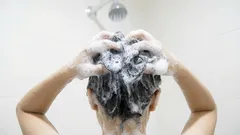Nur 1 Löffel ins Shampoo – die Haare bleiben eine Woche lang frisch: eine einfache Küchenzutat