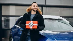 Was schenkt man einem Mann, der sein Auto liebt: 20 Geschenkideen, die garantiert gut ankommen