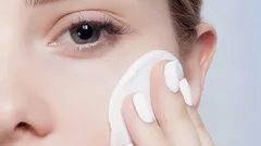 Ich trage dieses Hausmittel im Winter aufs Gesicht auf: Es pflegt und schützt vor Trockenheit