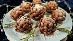 Einfaches Dessert ohne Backen zu Neujahr: zarte Törtchen «Tannenzapfen»